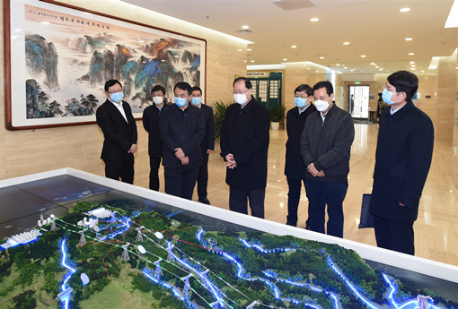 堅(jiān)決打贏疫情防控的人民戰(zhàn)爭(zhēng)總體戰(zhàn)阻擊戰(zhàn)