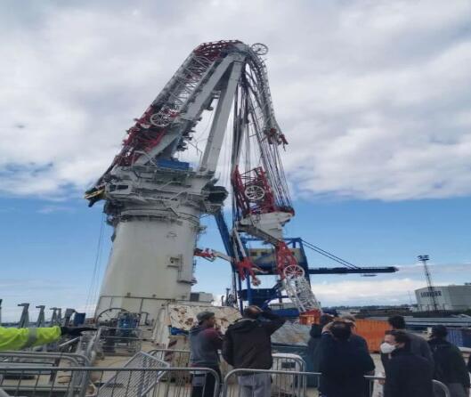 全球最大噸位風(fēng)電安裝船吊臂攔腰折斷，損失1億歐元