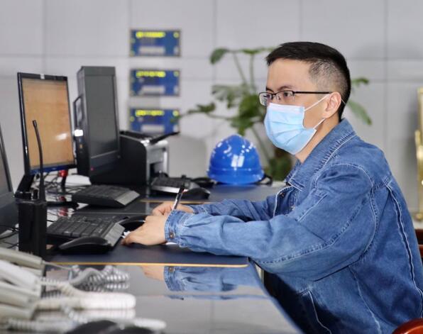 羅家庚:堅守在電力戰(zhàn)“疫”前沿