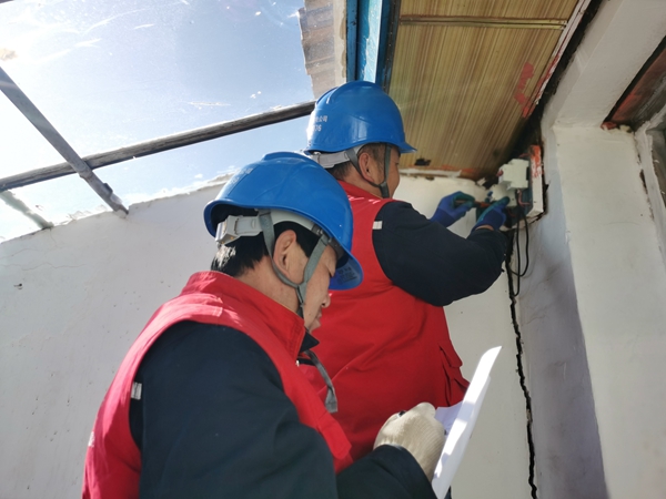 國(guó)網(wǎng)青海黃化供電：黨員服務(wù)隊(duì)上門服務(wù)“冬窩子”越來越溫暖