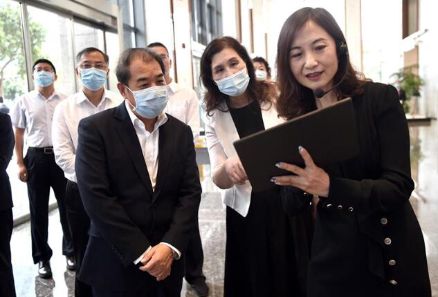 南方電網(wǎng)公司董事長、黨組書記孟振平調(diào)研鼎和保險公司