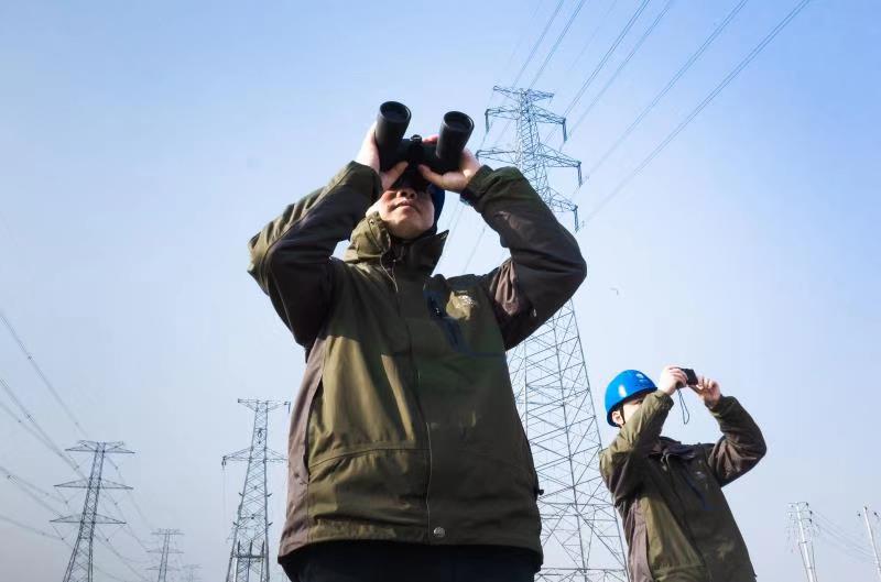 國網(wǎng)寧波市奉化區(qū)供電公司人機(jī)協(xié)同巡檢保障山區(qū)電網(wǎng)安全度冬
