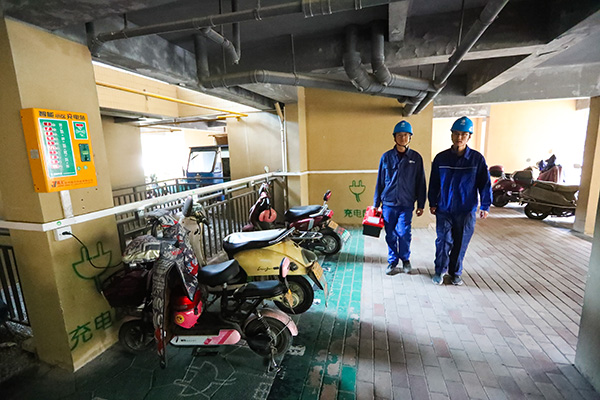 “小電驢”充電更安全了！寧?？h24393個充電接口完成升級改造