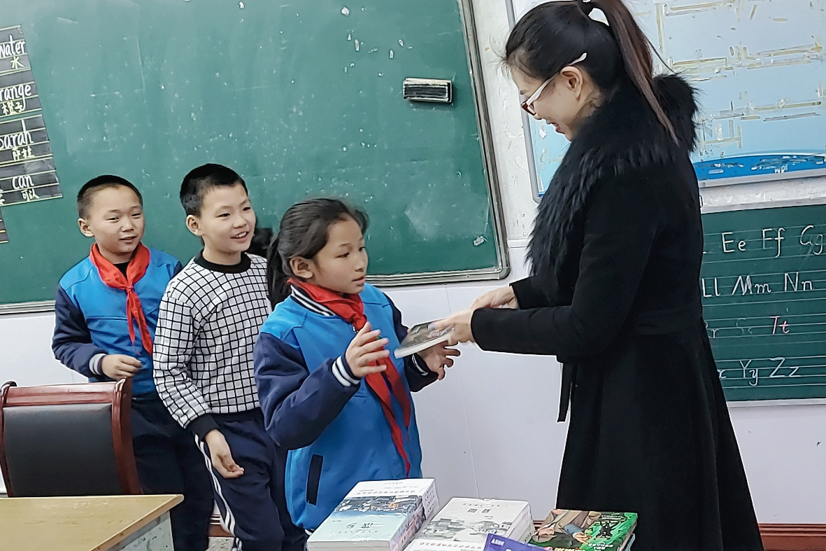 國網(wǎng)余姚市供電公司:贈書于希望,給寒冬添一份溫情