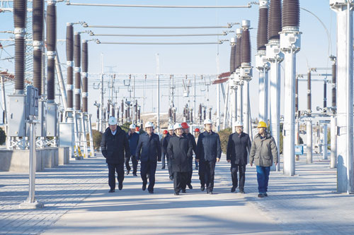 內(nèi)蒙古電力集團公司董事長、黨委書記賈振國深入阿拉善電業(yè)局調(diào)研