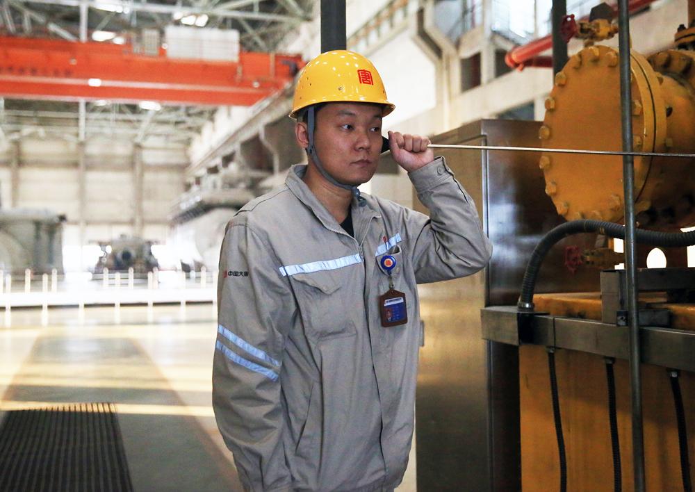 在勤奮中成長 在奮斗中閃光------記大唐集團(tuán)第十八屆集控運(yùn)行大賽第一名申虎