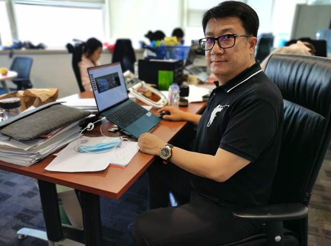 國網(wǎng)勞模陳曦：用行動(dòng)詮釋堅(jiān)守 用奉獻(xiàn)鑄就輝煌