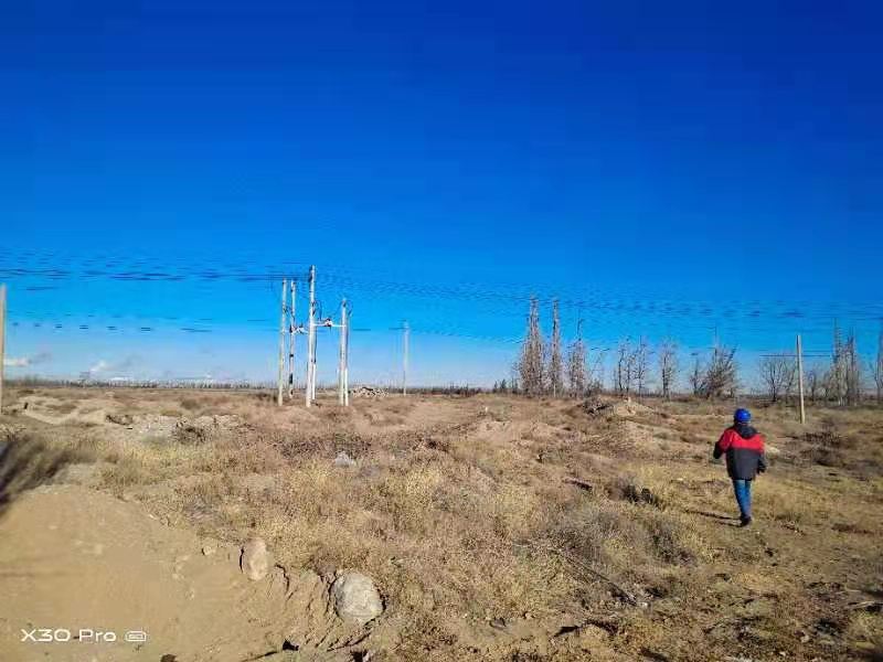 烏海電業(yè)局農(nóng)電處千里山農(nóng)電所：加強巡線，確保冬季電網(wǎng)安全