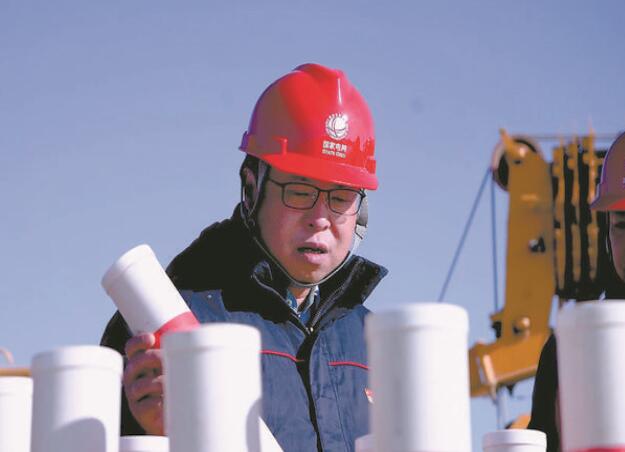 改革創(chuàng)新善作為 急難險重勇?lián)敗泧译娋W(wǎng)有限公司特等勞動模范靳龍