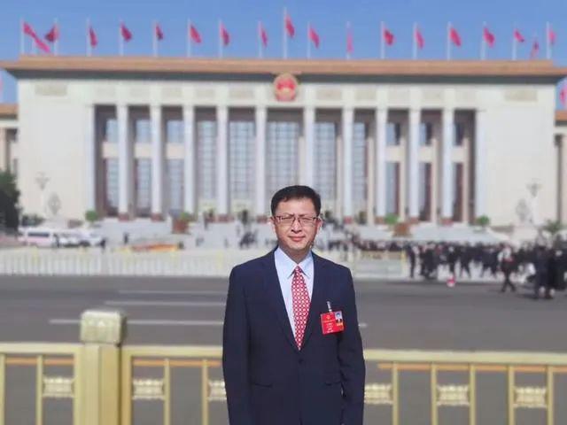 加快推動(dòng)新能源行業(yè) 與人工智能融合創(chuàng)新——訪全國(guó)人大代表、樂(lè)山太陽(yáng)能研究院院長(zhǎng)姜希猛