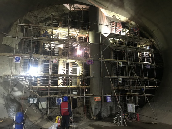 國網(wǎng)劉家峽水電廠7、8號機(jī)組進(jìn)水口攔污柵補(bǔ)焊打磨修復(fù)順利完成