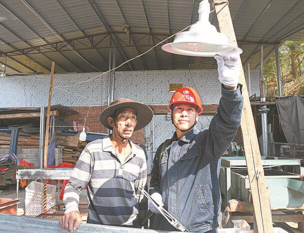 李德青:村民用電滿意,我心里才踏實(shí)