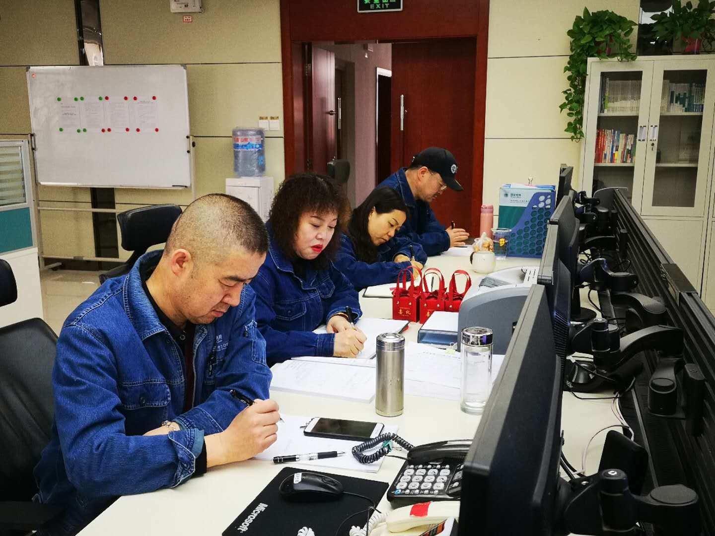 國網(wǎng)平?jīng)龉╇姽竟╇姺?wù)指揮中心：提升配網(wǎng)調(diào)度管理，保障春檢安全進(jìn)行