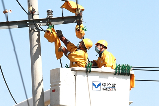 國網(wǎng)山東壽光供電:配網(wǎng)帶電絕緣改造 保障供電安全可靠