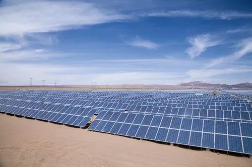 硅料“滾燙”，光伏“內(nèi)耗”，誰在助推價格暴漲？