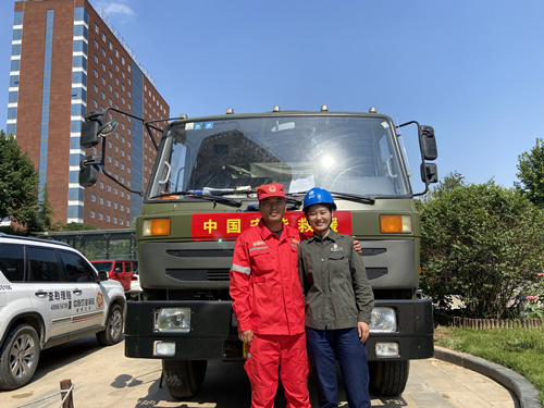 上陣夫妻檔，十天才回家