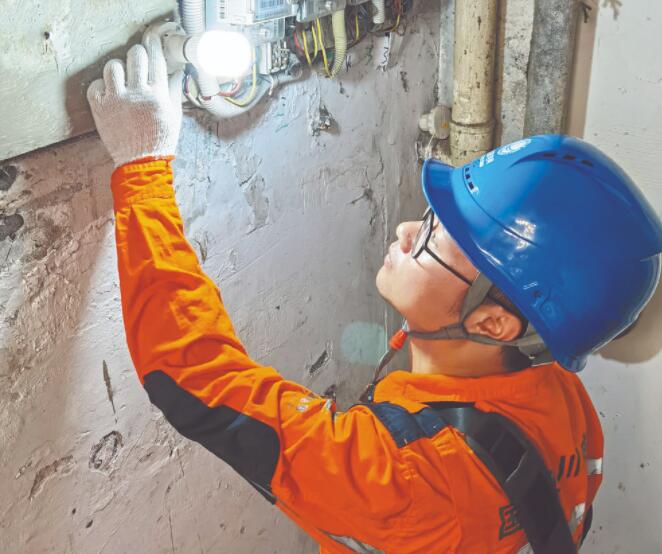 有一分熱，發(fā)一分光——“四川好人”瀘州供電公司員工李鳳麟的志愿服務(wù)故事