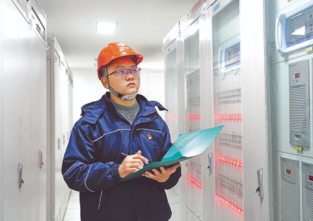 項(xiàng)波:二次設(shè)備檢修管理的技術(shù)能手