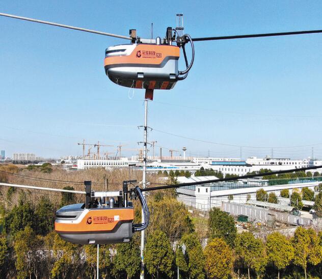 國(guó)網(wǎng)上海電力帶電為35千伏架空線(xiàn)噴涂絕緣材料