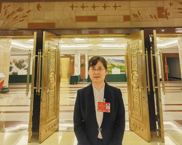 【兩會(huì)】電網(wǎng)在促進(jìn)新能源消納上發(fā)揮了重要作——訪全國(guó)人大代表、寧夏電力投資集團(tuán)有限公司信息中心業(yè)務(wù)主管方敏