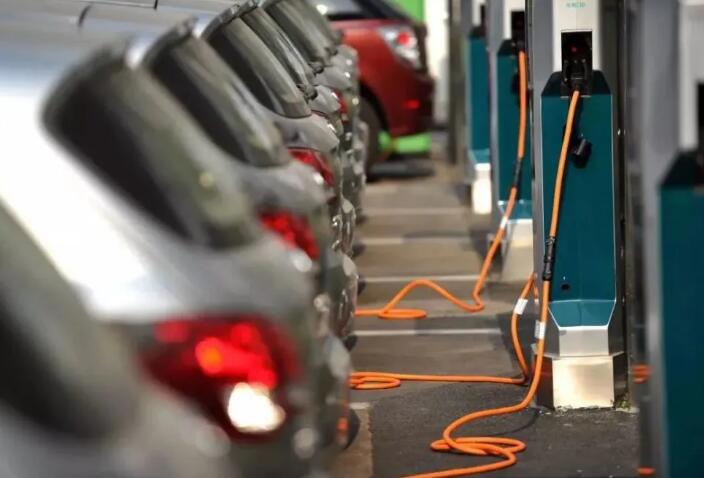 油價漲怕了，電動車主也笑不出