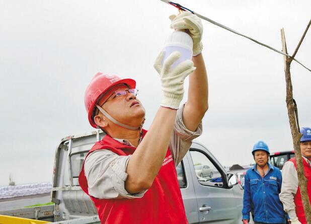 周偉:扎根一線 用心把服務(wù)做好做細(xì)