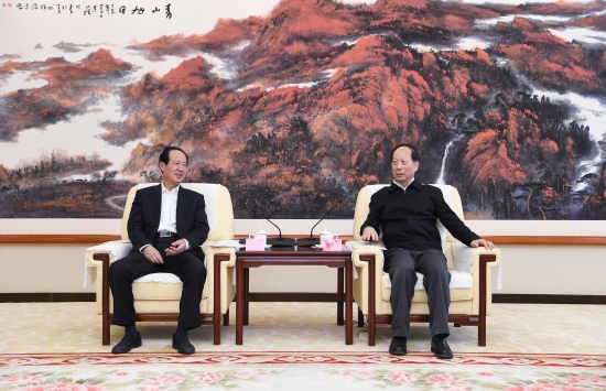 丁焰章拜會內蒙古自治區(qū)黨委書記、人大常委會主任石泰峰