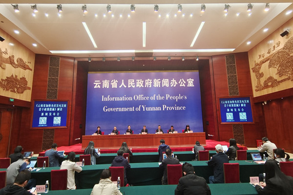 隨著“雙碳”戰(zhàn)略深入推進，云南省立足綠色能源優(yōu)勢，堅持以綠色能源開發(fā)和能源保障網建設為主線，加快推進風電、光伏發(fā)電等新能源項目建設，推動能源產業(yè)成為第一大支柱產業(yè)。為解決當前光伏發(fā)電項目開發(fā)中遇到的困