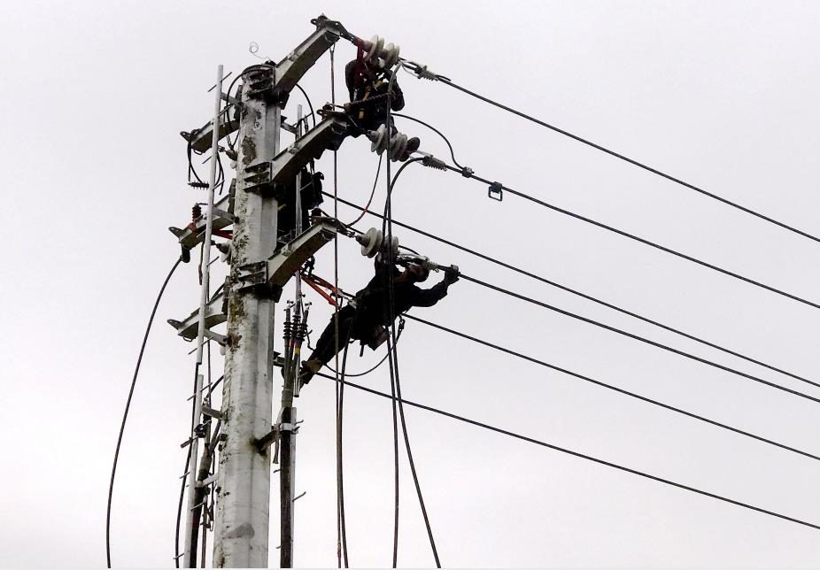 國網(wǎng)余姚市供電公司:線路遷改“讓道” 高速公路建設(shè)“加速跑”