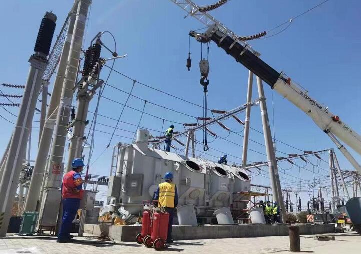吊罩成功!主變大修工程為“綠色電”保駕護航