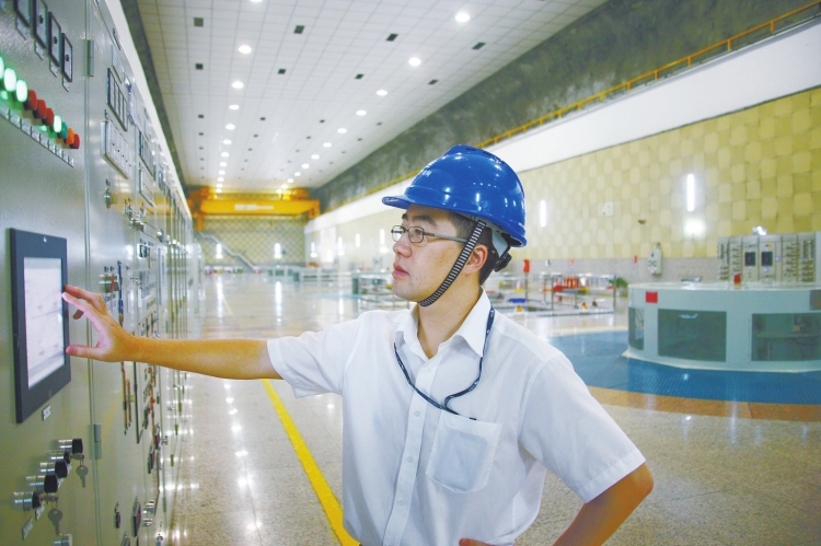 攻堅克難、敢于開拓的創(chuàng)新先鋒——記南網(wǎng)調(diào)峰調(diào)頻公司檢修試驗分公司總經(jīng)理、黨委副書記鞏宇