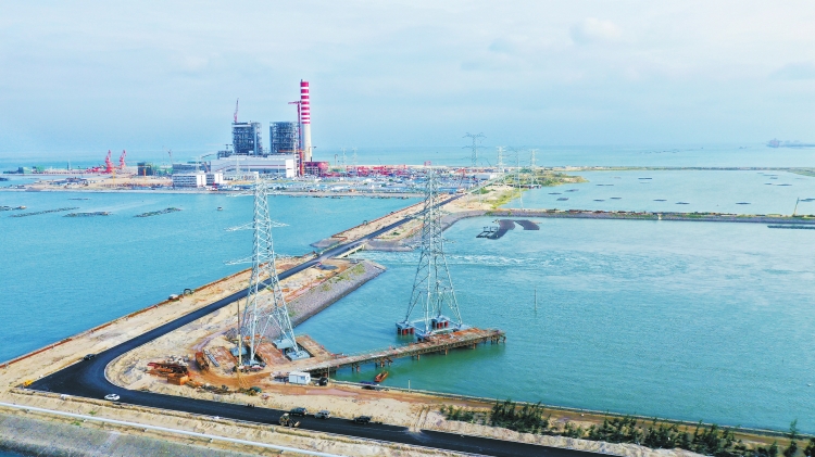 廣西首條500千伏跨?！澳茉磩?dòng)脈”貫通