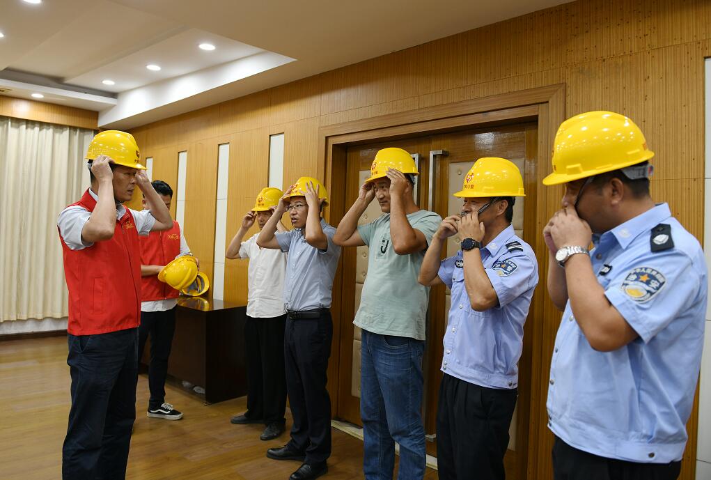 國(guó)網(wǎng)余姚市供電公司:電力課堂進(jìn)鄉(xiāng)村 用電知識(shí)按需送