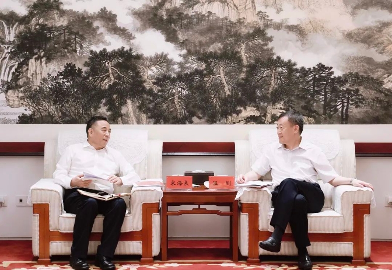 宋海良孫洪水與中國融通集團董事長溫剛、總經(jīng)理馬正武座談