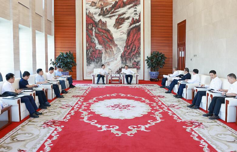 宋海良與武漢理工大學(xué)黨委書記信思金、校長楊宗凱座談