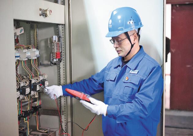 賀興明:一勤天下無難事 只為萬家燈火明