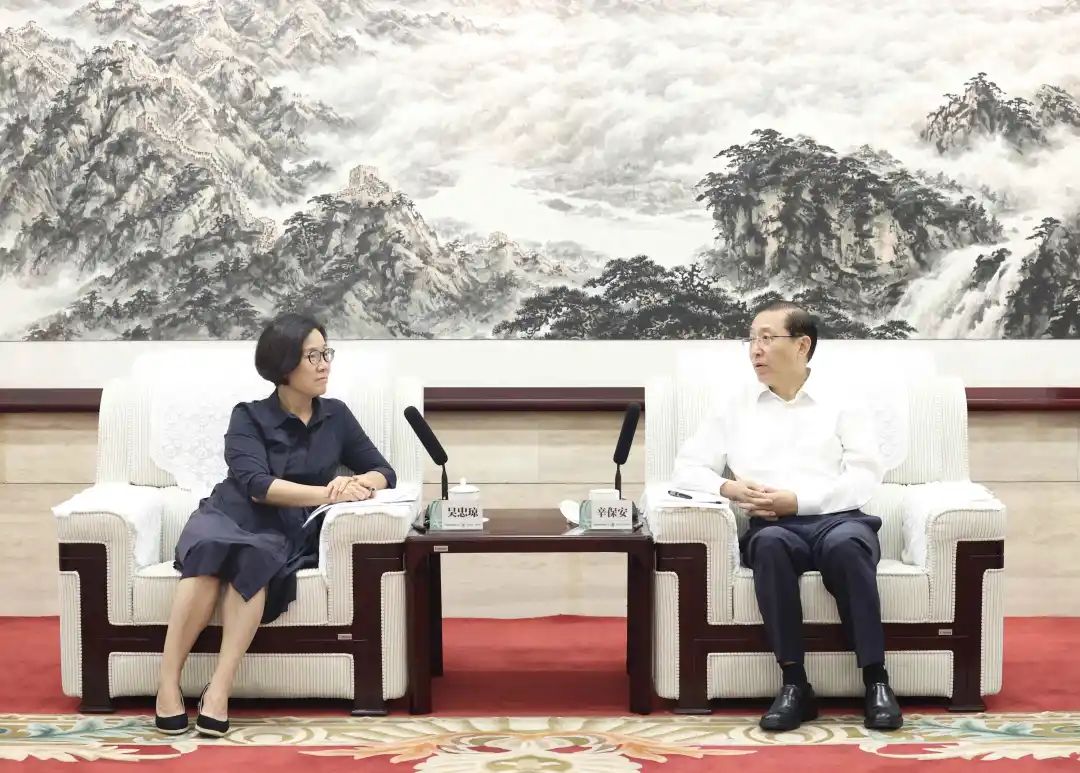 國家電網(wǎng)董事長、黨組書記辛保安與江西省委副書記、贛州市委書記吳忠瓊會談