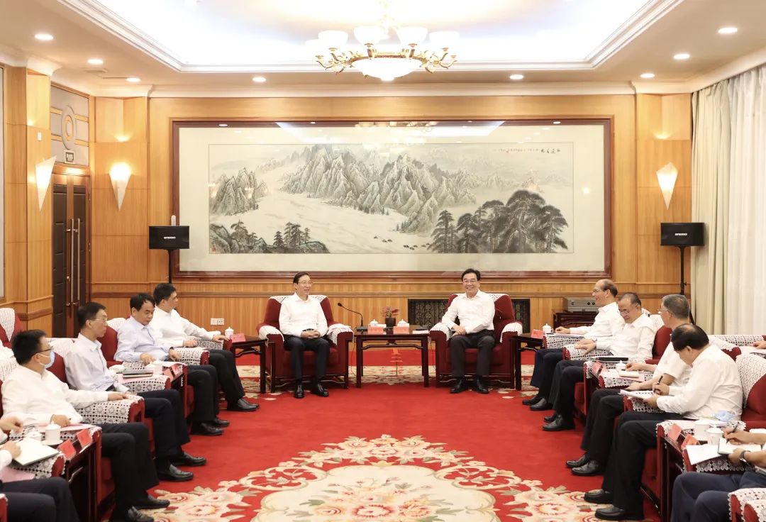 國家電網(wǎng)董事長、黨組書記辛保安與青海省委書記信長星、省長吳曉軍會談