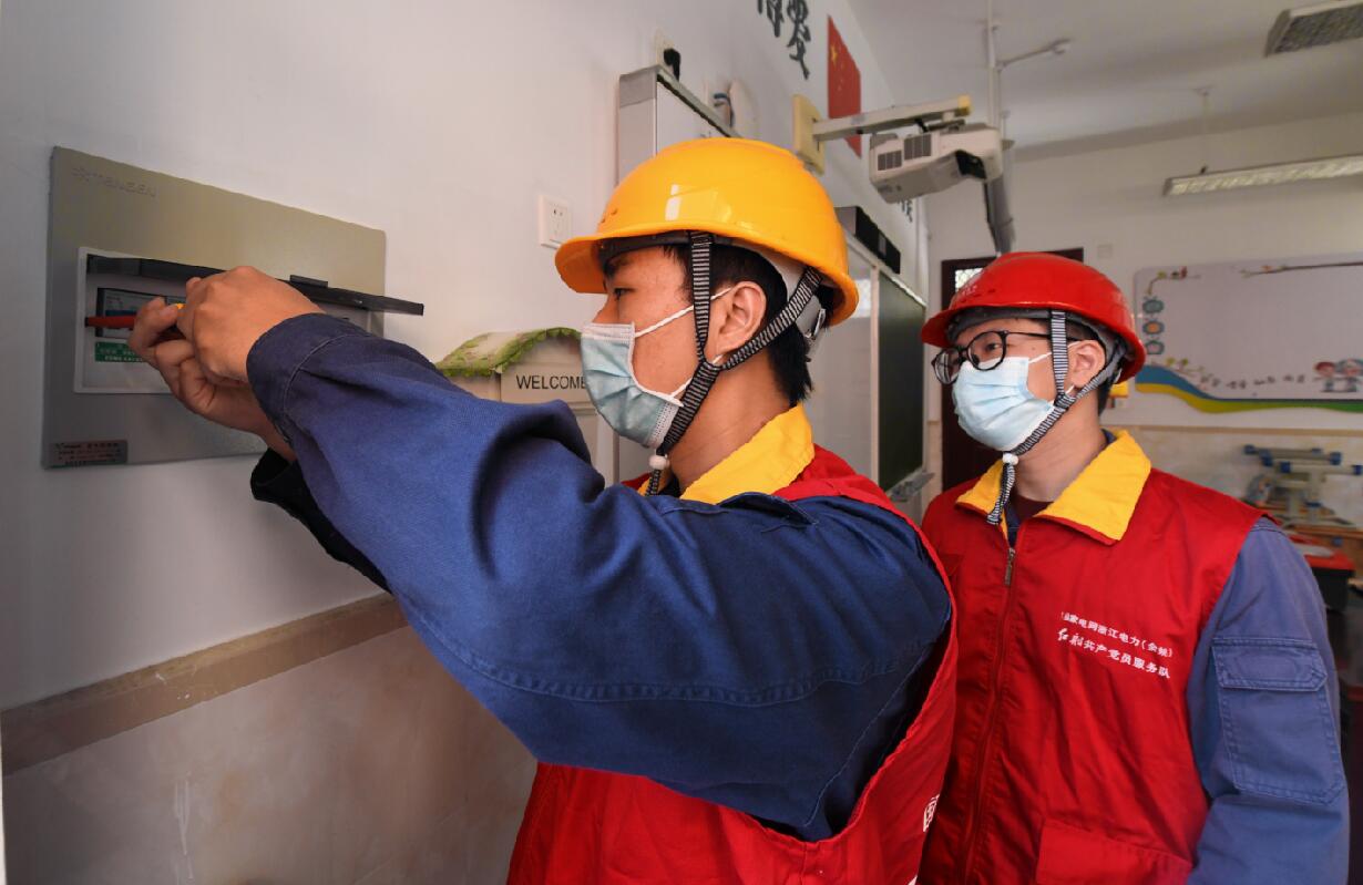 國網(wǎng)余姚市供電公司:“一校一電工” 護(hù)航開學(xué)季