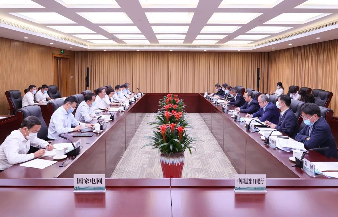國家電網(wǎng)公司董事長、黨組書記辛保安與進(jìn)出口銀行董事長吳富林會談