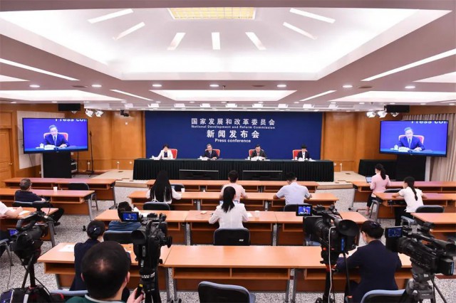 發(fā)改委：我國新能源產(chǎn)業(yè)全球領(lǐng)先，為全球市場提供超過70%的光伏組件