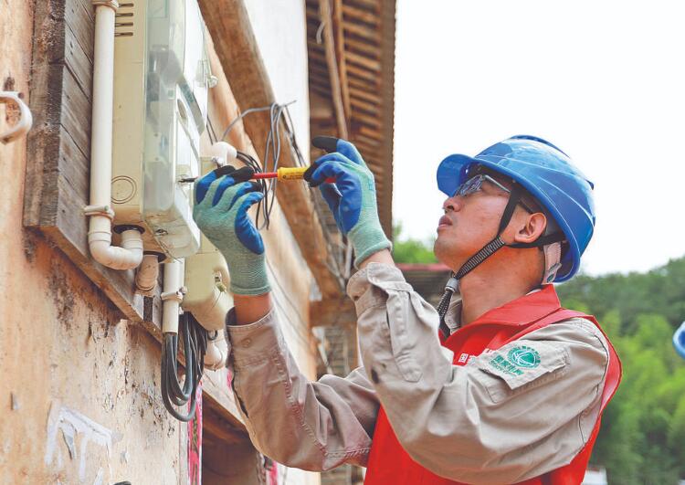 練俊發(fā):精益求精守護(hù)“計(jì)量天平”