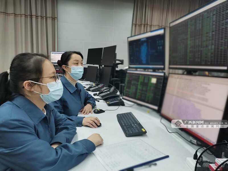 廣西桂林供電局抗冰保供電 巾幗勇?lián)?dāng)