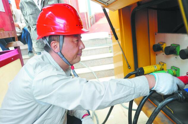 楊忠：善總結(jié)優(yōu)服務(wù)，讓客戶用好電