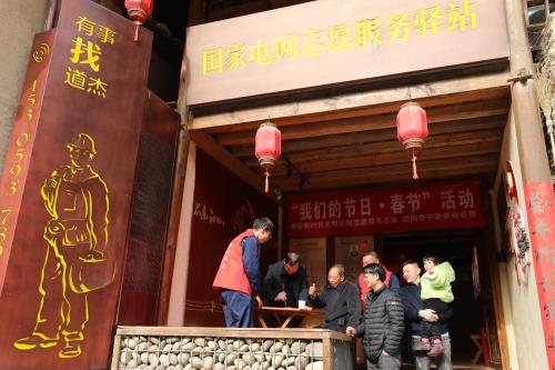 國網(wǎng)壽寧供電公司:寫春聯(lián)送祝福 濃濃墨香迎新春