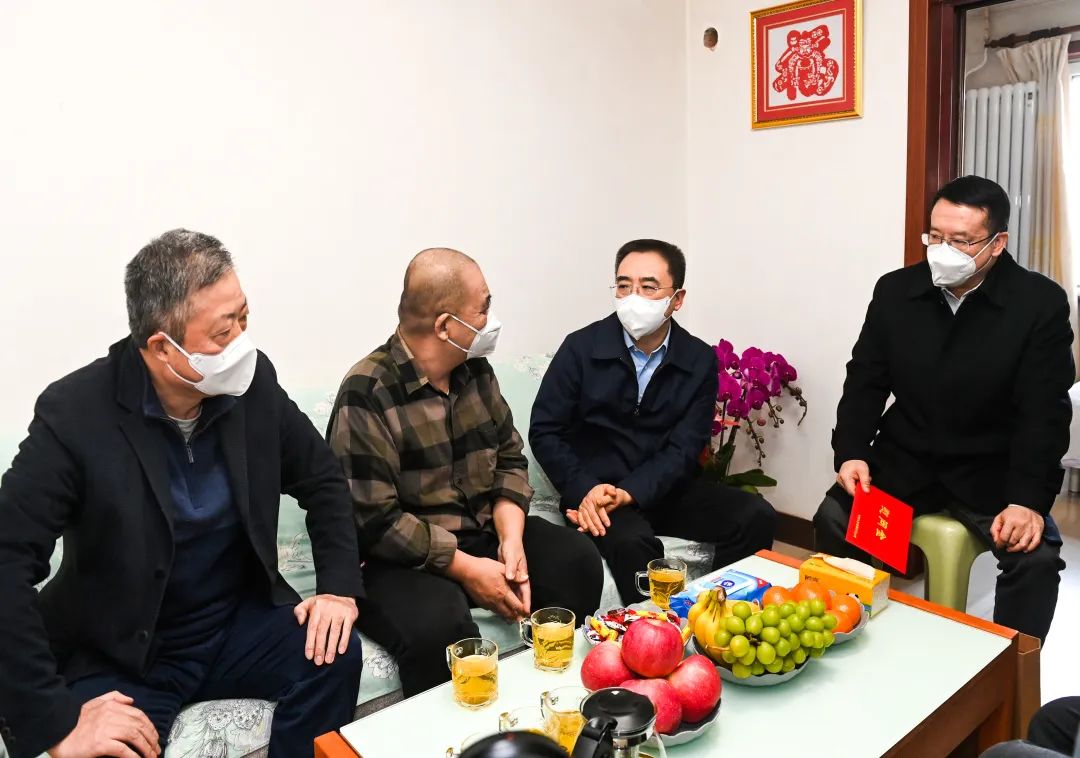 鄒磊、劉明勝走訪慰問退休老領導、勞模遺屬、困難黨員群眾