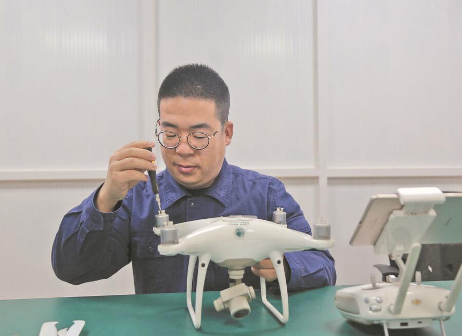 楊霄霄: 善于創(chuàng)新的無人機飛手