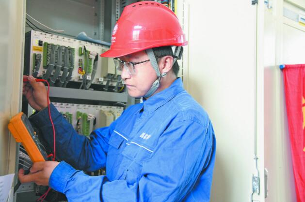 胡夢琪: 悉心守護電網(wǎng)“神經(jīng)系統(tǒng)”