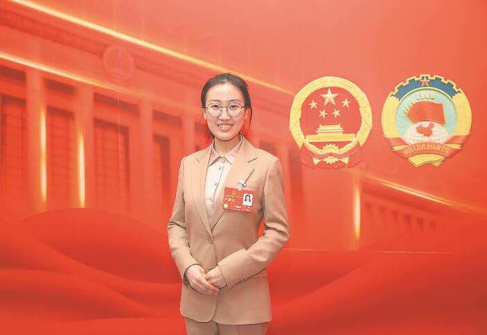 【兩會好聲音】全國人大代表 高珂:加強特高壓網(wǎng)架建設(shè) 保障能源安全促進低碳轉(zhuǎn)型