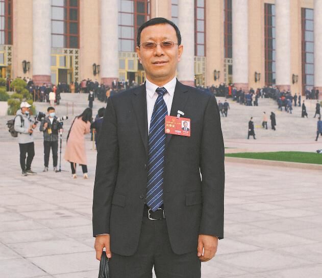 【兩會(huì)好聲音】全國(guó)人大代表 李生權(quán):推動(dòng)電-碳市場(chǎng)協(xié)同聯(lián)動(dòng) 常態(tài)化開展綠電交易